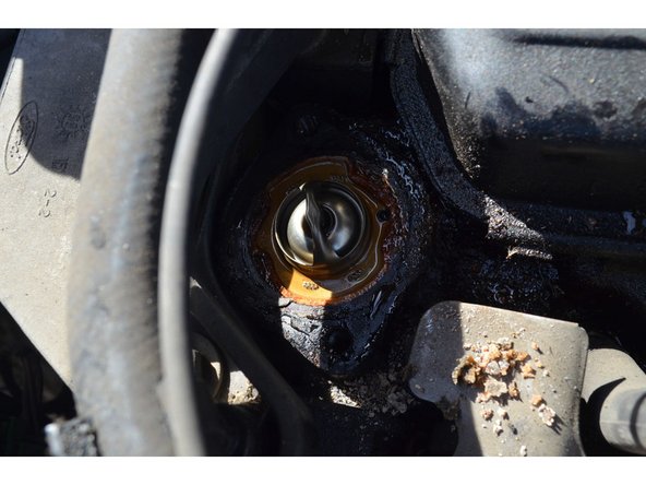 Retirez les vis de fixation de la bride puis retirez la bride.