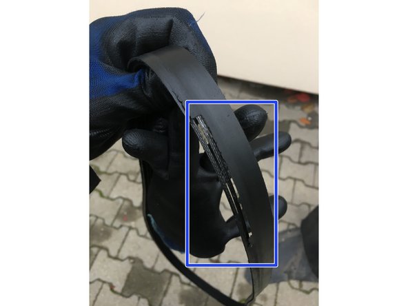 Selon que votre voiture possède ou non la climatisation. Aidez vous du Schéma. A = avec clim  B = Sans clim.  Prenez uniquement le schéma en compte pas la partie sur le vilebrequin