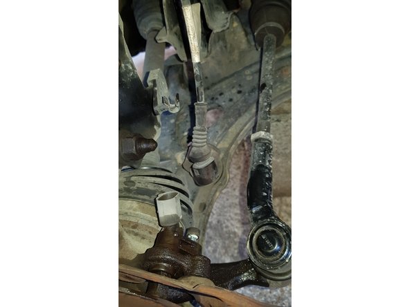 Avec une clé BTR 5mm dévissez la vis puis retirez le capteur.