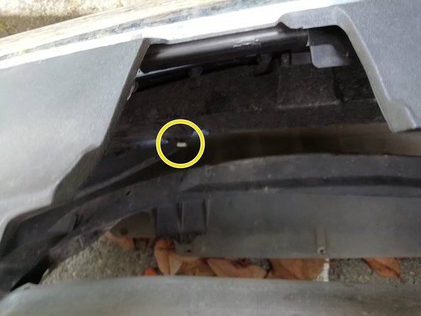 
Reconnect the fog light connections

