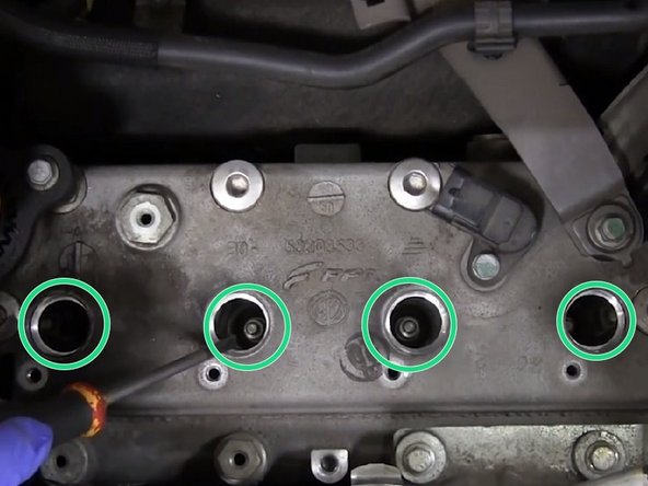 Les 4 bougies d'allumage sont désormais accessibles