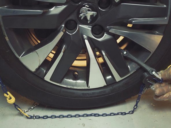 Décrocher la chaîne bleue de la jaune