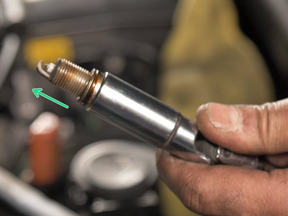 Retirer la bougie de la douille