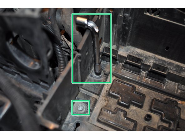 Utiliser une clé de 10 mm pour les déposer