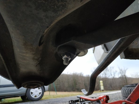serrer de quelques tours l'écrou à l'aide de la clé de 10mm