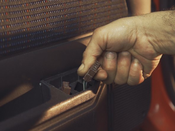 
Unscrew the screw located behind the controls with a Torx T20
