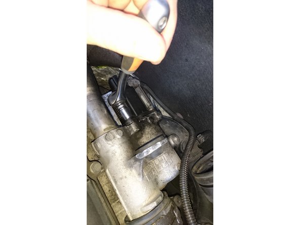 Nous allons procéder au démontage du moteur de la vanne tenu par les 3 boulons