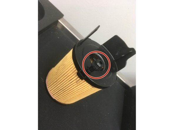 Attention, il faut bien insérer l'embout du filtre dans son logement coté moteur