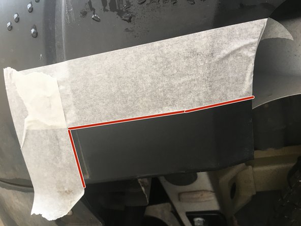 Procéder à la découpe du pare-chocs des deux coté à l'aide du gabarit fourni avec l'attelage