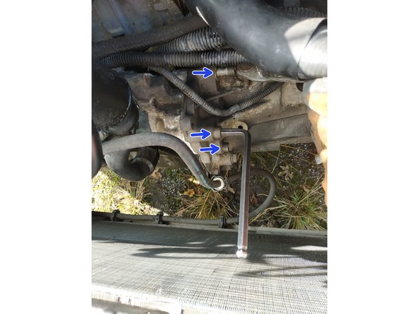 dévisser les 3 vis, clé Allen de 8