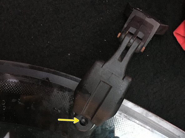 
Replace the attachment system on the glass with the screw and a key Torx T20
