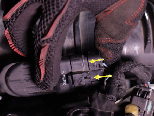 Repositionner la durite puis rebrancher la prise du débitmètre