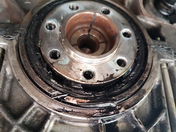 Vous pouvez déchirer ou découper le joint SPI mais attention à ne pas abimer les autres pièces !