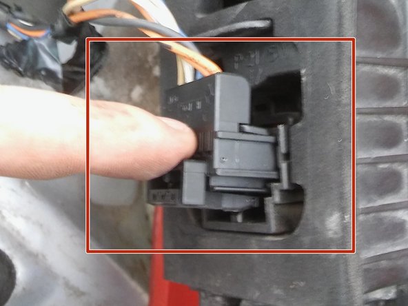 Rebrancher le connecteur en appuyant simplement dessus jusqu'au clic.