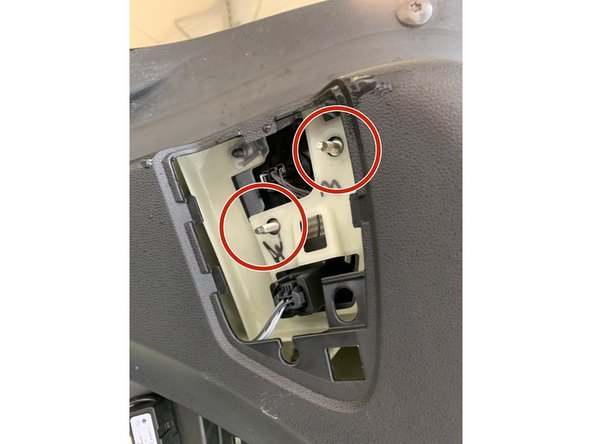 Dévisser les 4 vis de 10 qui tiennes le feu