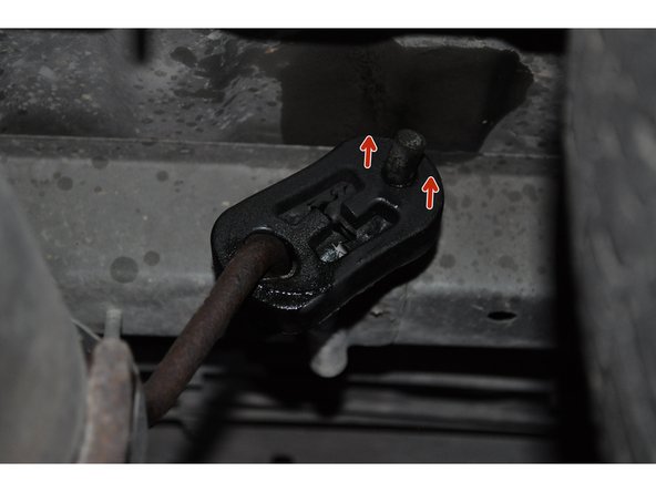 De la même manière que l'étape précédente, déposer le second silentbloc.