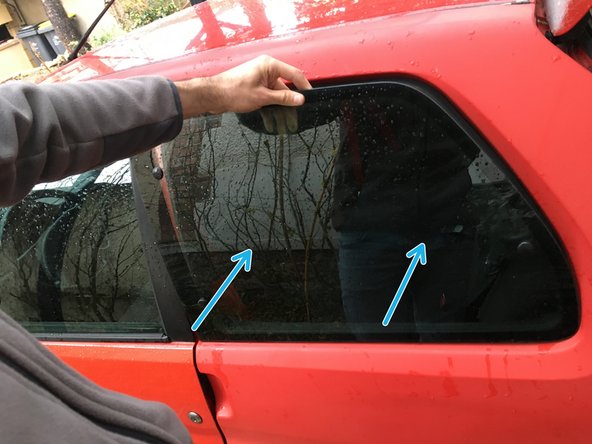 
Present the window from the outside (help yourself with someone if necessary). Place one hand under it to hold it
