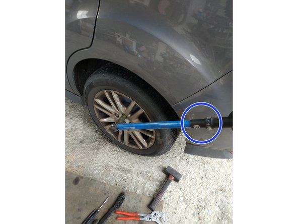 finir le serrage des écrous de roue, couple de 135N.m