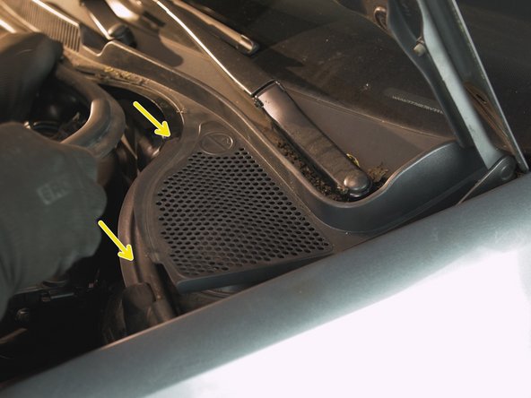 Replacer la baie de pare-brise et son joint