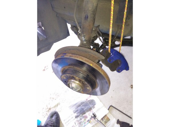 Ranger le support et les vis