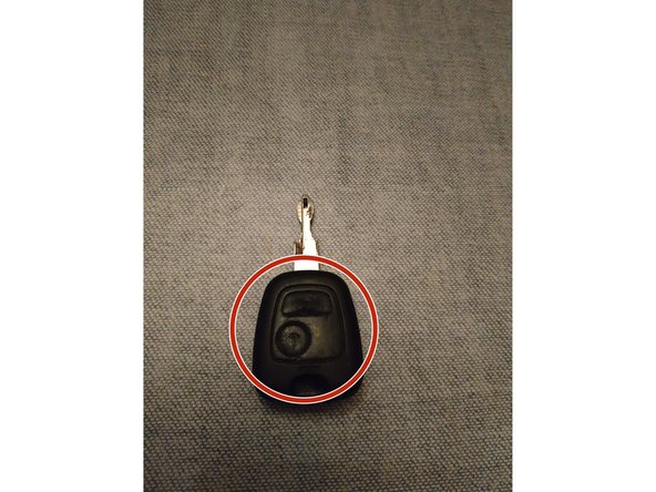 Le kit fournit une coque inférieure neuve. Je conseille de ne pas l'utiliser et de garder l'ancienne coque pour 3 raisons: