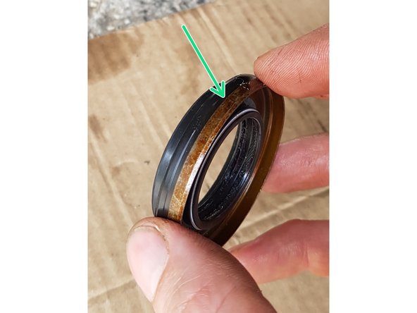 Mettez un peu d'huile de boîte sur la portée afin de faciliter le remontage.