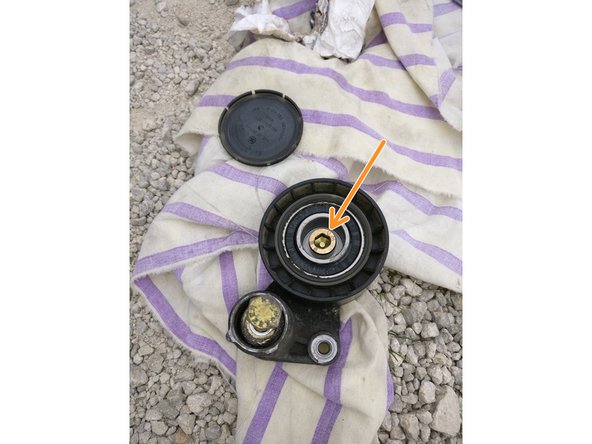 Dévisser la vis CHC et remplacer le galet