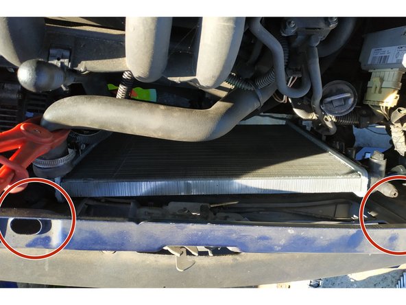 baisser le radiateur pour le déloger de la traverse (2 pions de part et d'autre)