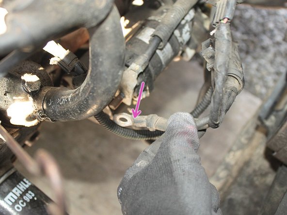 Sortir les 2 câbles de la borne du solénoïde et les écarter sur le coté.