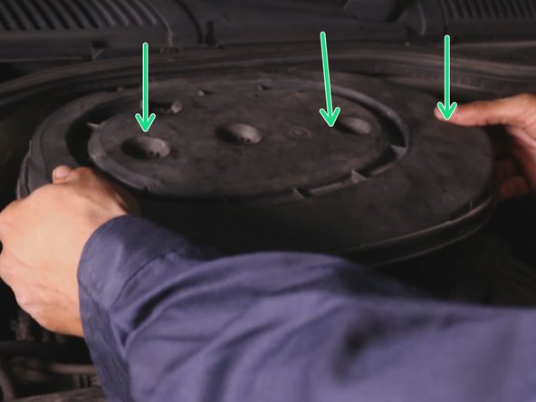 Repositionner le couvercle de la boite à air