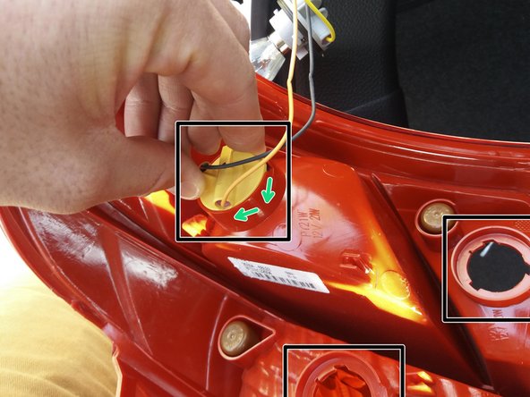 Tourner le support d'1/4 de tour jusqu'à la butée.