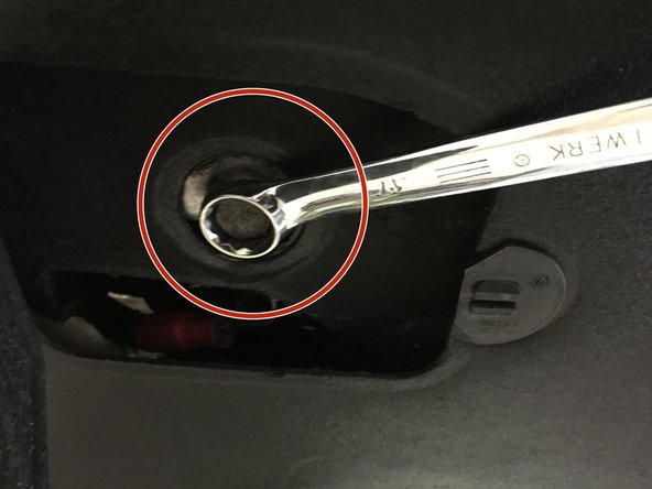 Mettre un bac sous le véhicule