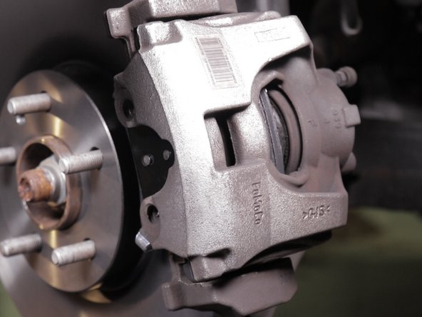 Replacer l'étrier sur la chape