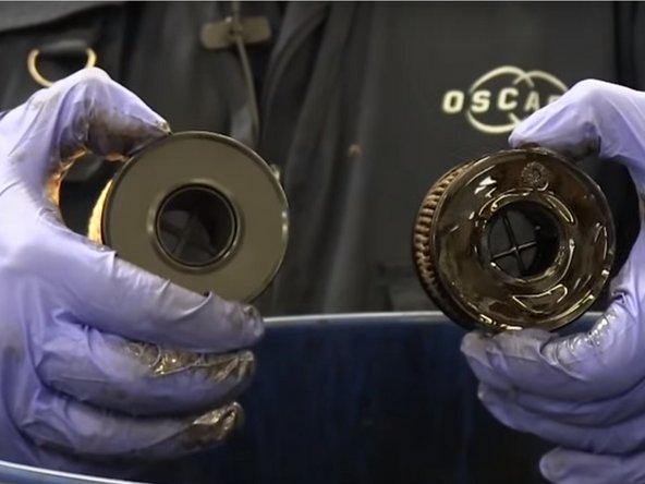 A l'aide d'un petit crochet retirer le joint