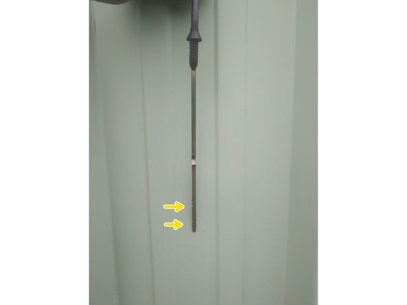 faire le plein d'huile 10w40 (la 5w40 irait également), commencer par verser 3.5 litres