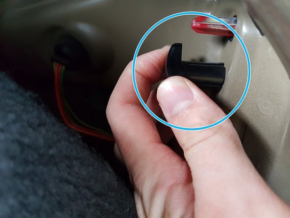 
Tighten the 2 nuts securing the lights
