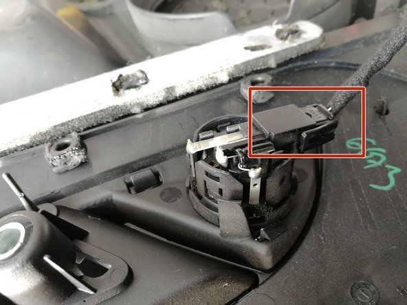 Rebrancher la prise du haut parleur.