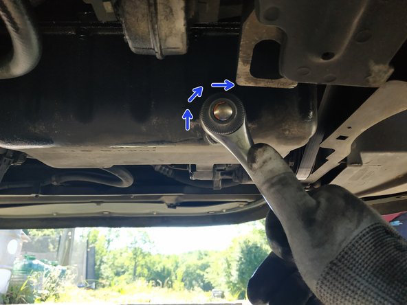 visser le bouchon à la main