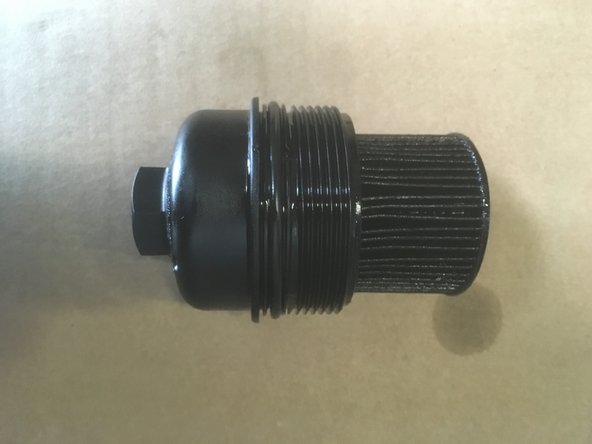 A l'aide du cliquet, de la rallonge et de la douille de 32 deviser la cloche du filtre à huile