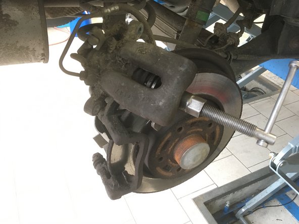 Repousser le piston à l'aide d'un repousse piston