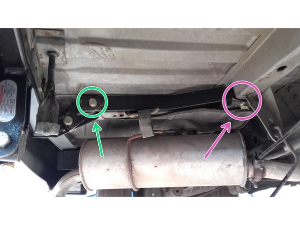 2 points de fixation situé à l’arrière du véhicule sous le pare choc.