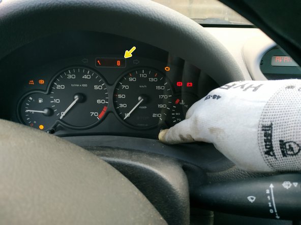 mettre le contact et attendre la fin du compte à rebours pour relâcher