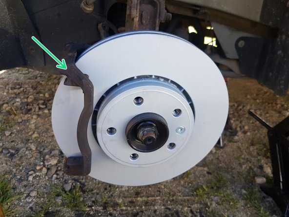 il est conseillé de mettre de la colle frein filet sur les vis