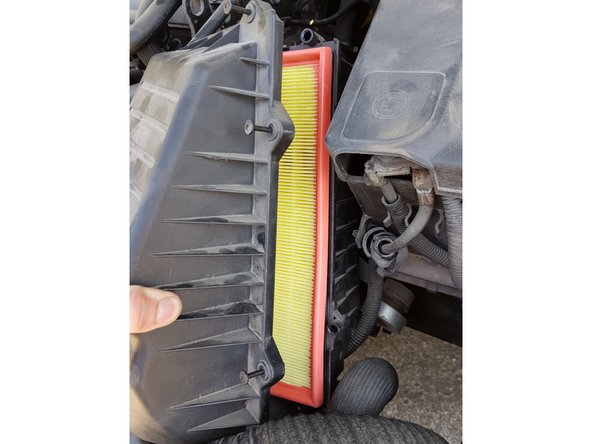 L'ancien filtre avait un préfiltre en mousse.