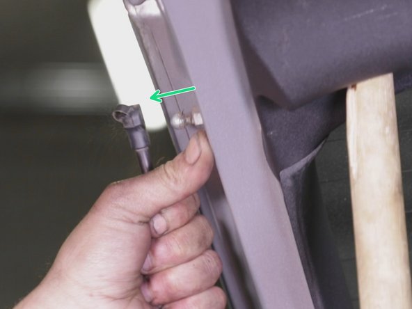 Retirer le vérin de hayon