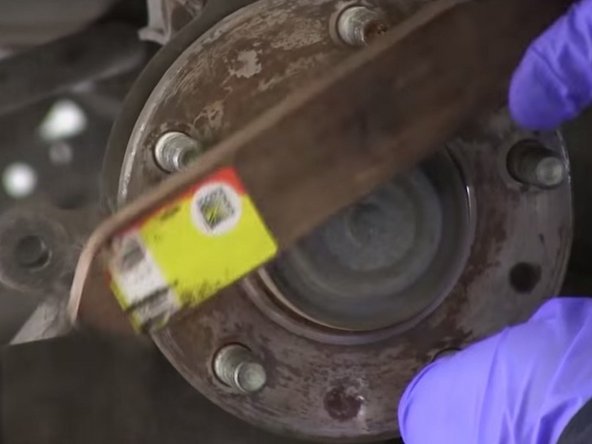 Nettoyer le disque avec un nettoyant frein et un chiffon