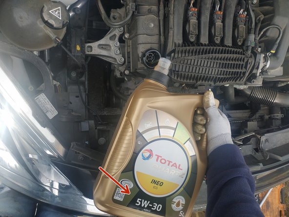 Si vous avez utilisé des rampes de levage ou des chandelles, il va falloir absolument les retirer. Le niveau d'huile se fait impérativement sur sol plat.