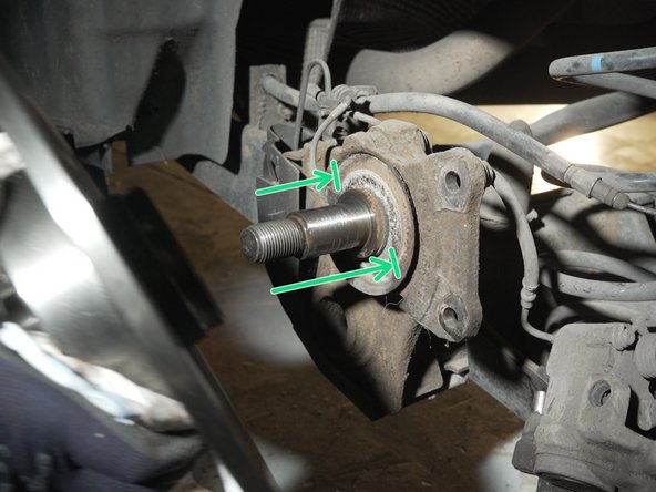 Reposer le disque sur le moyeu