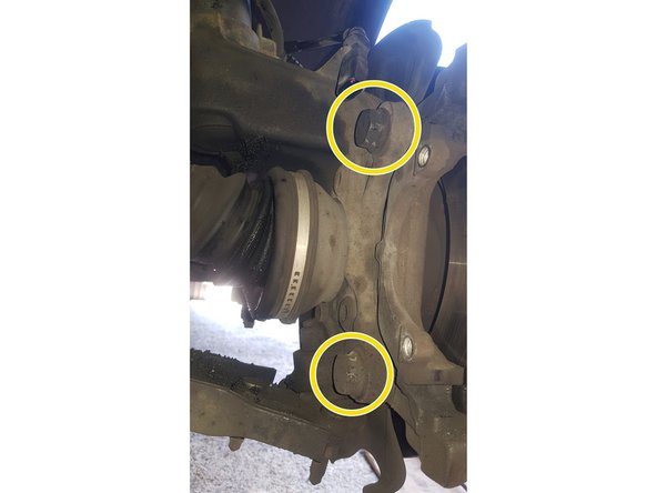 L'étrier ne doit surtout pas reposer sur son flexible.