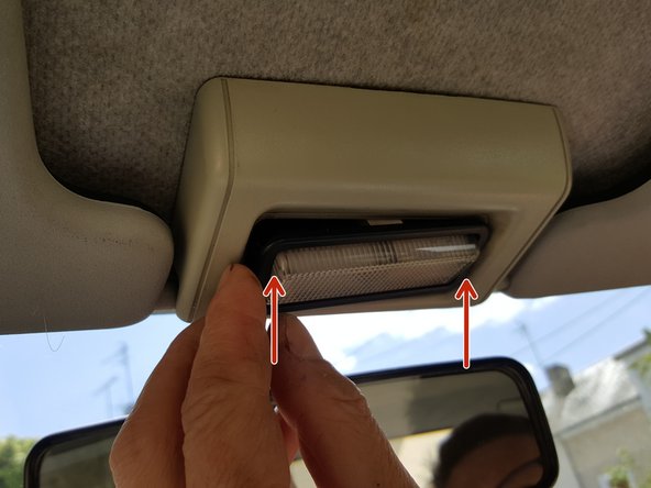 Replacer le plafonnier dans son logement